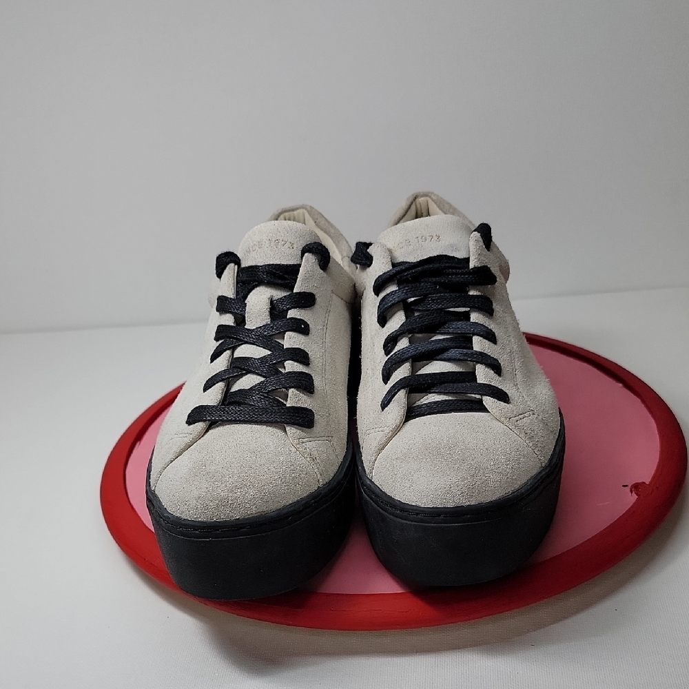 Vagabond Cream Sneakers with Black Accents and Rubber Sole